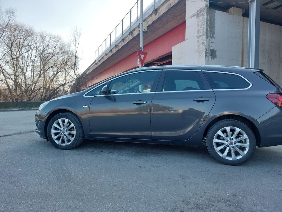 De vânzare Opel Astra J, an 2016, Full options, stare foarte bună. Pret 4700 Euro