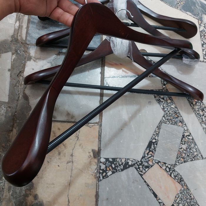 Деревянный вешалка плечики для одежды  Yogʻochdan yasalgan kiyim uchun