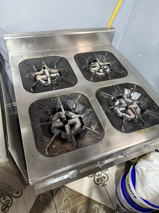 Стол, холодильник , фритрю , тостер