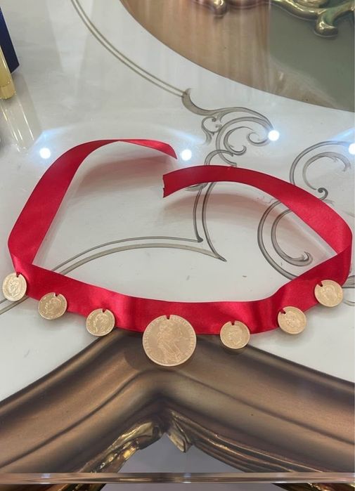 Vând monede placate cu aur 24k Franc Ios
Am monede mari cât și mici 
T