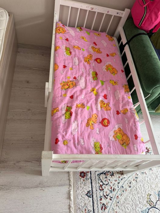 Детская кроватка с матрасом