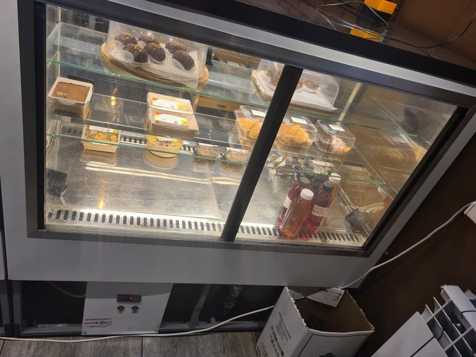 Витринный холодильник