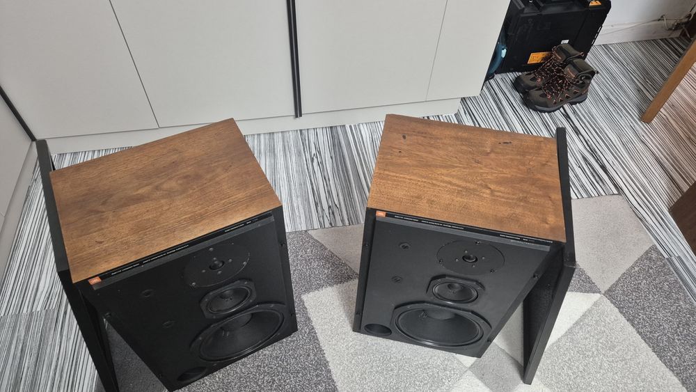 Vand boxe jbl L 110 vintage.