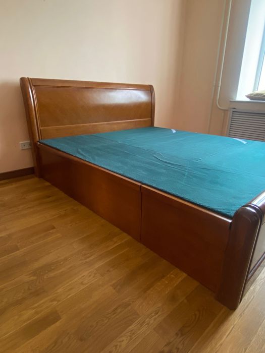 Двуспальная кровать