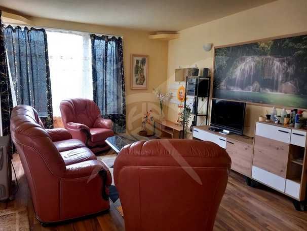 Дава се под наем Тристаен апартамент в Варна, Бриз - 100 кв.м за 598.23 € - Снимка #1