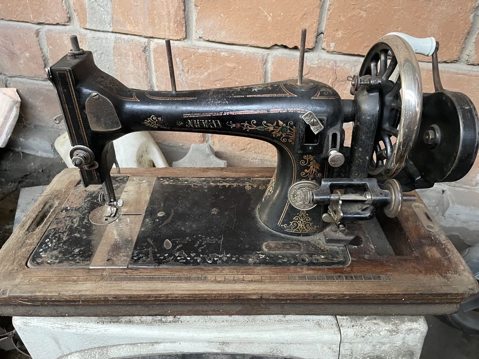 Продам рабочую швейную машинку