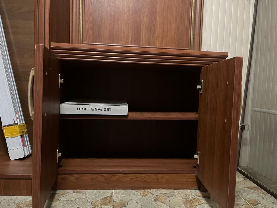 Шкаф в прихожую Б/У