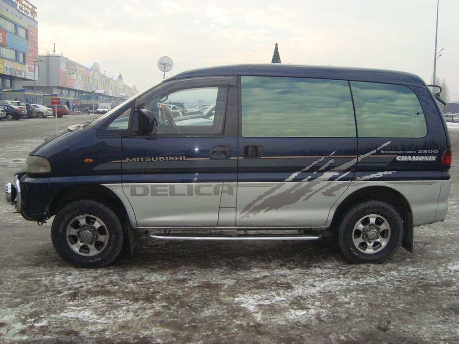 наклейки на авто