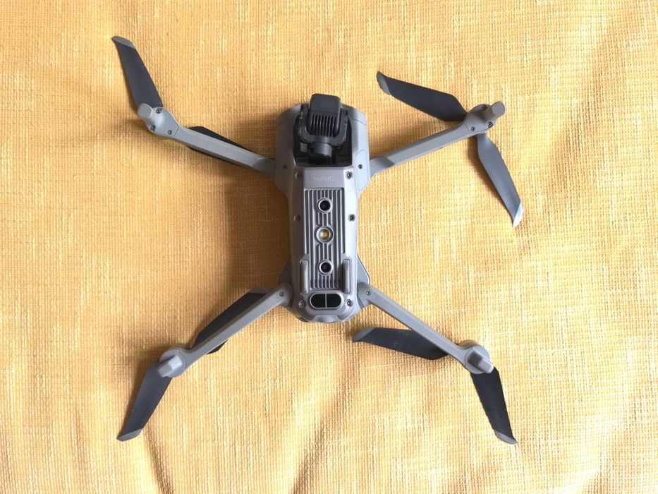 Продавам дрон DJI Mavic Air 2