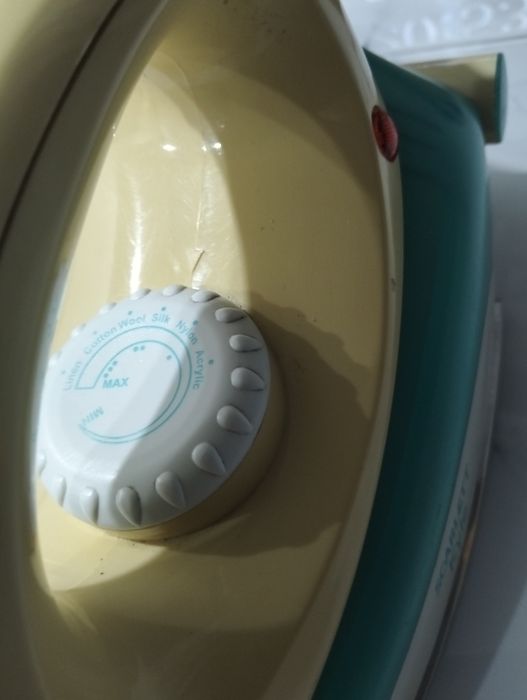 Продам утюг в хорошем состоянии