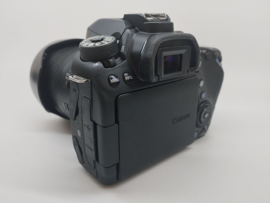 Canon EOS 80D Kit, yangidek holatda