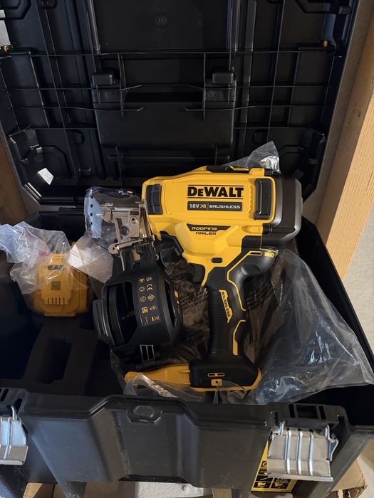Пистолет за Битумни керемиди DeWalt