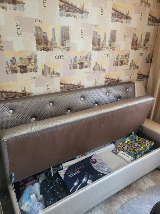 Продам диванчик кухонный