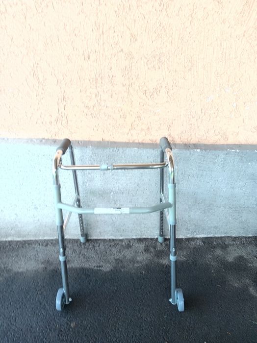 Продам ходунки новые