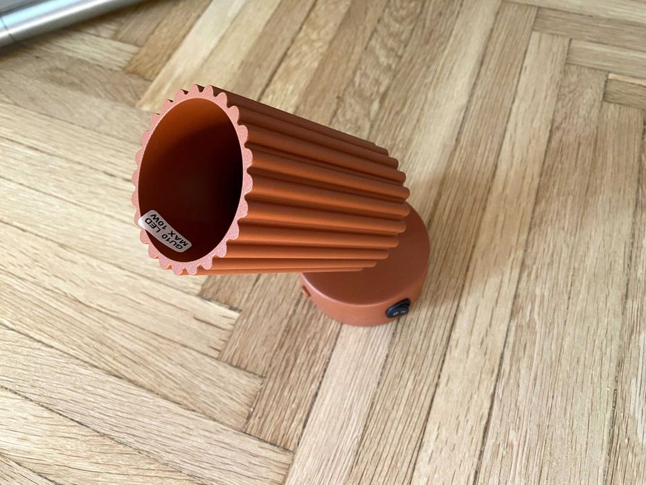 Lampa de perete ocru / argila cu un comutator, noua