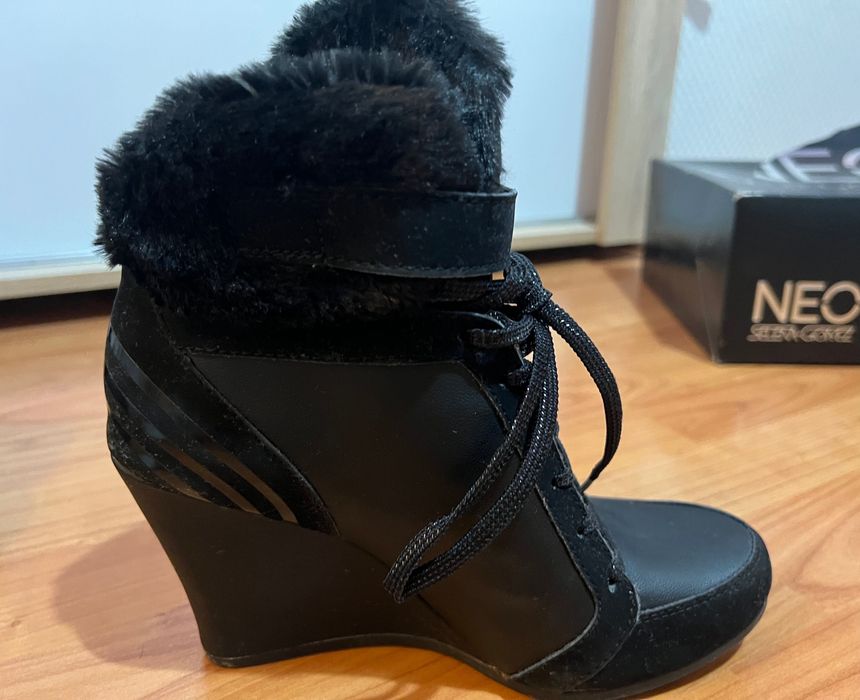 Женски зимни боти Adidas Neo Selena Gomez