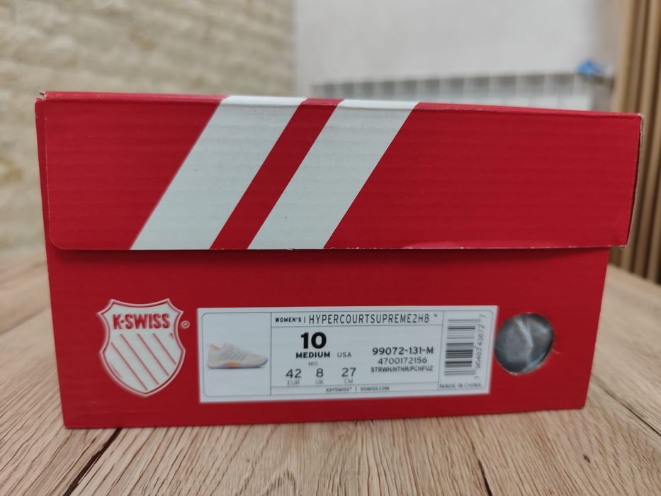 Vând adidași k-swiss, noi cu eticheta, marimea 42.