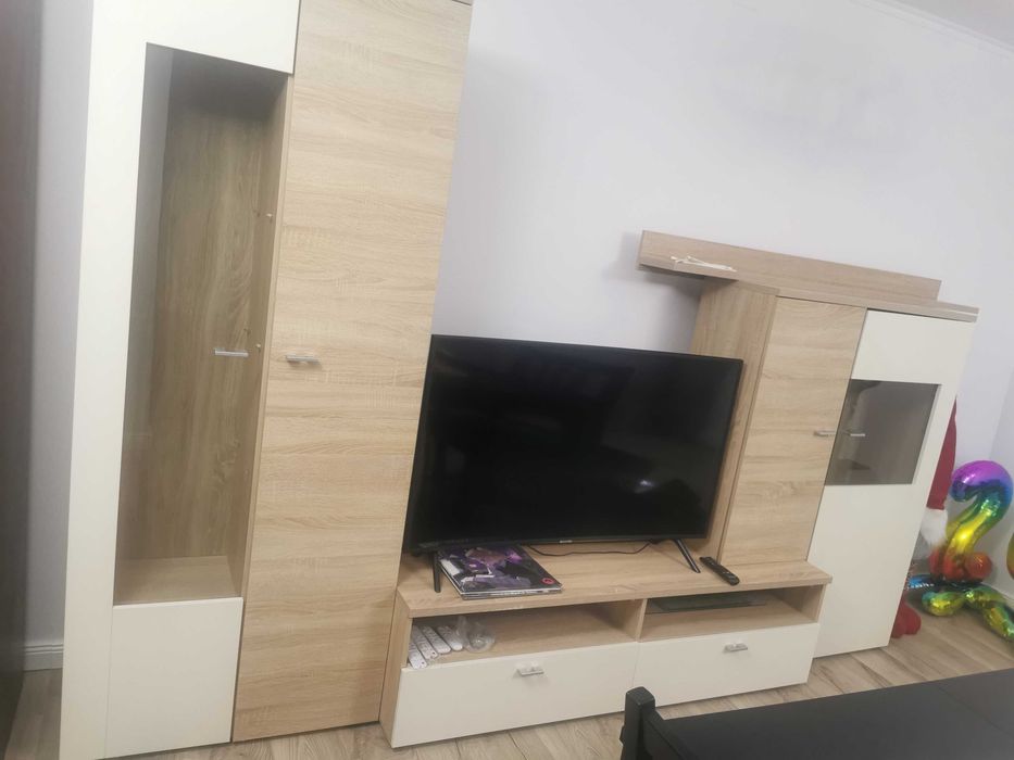 Mobila living alb crem în stare foarte bună