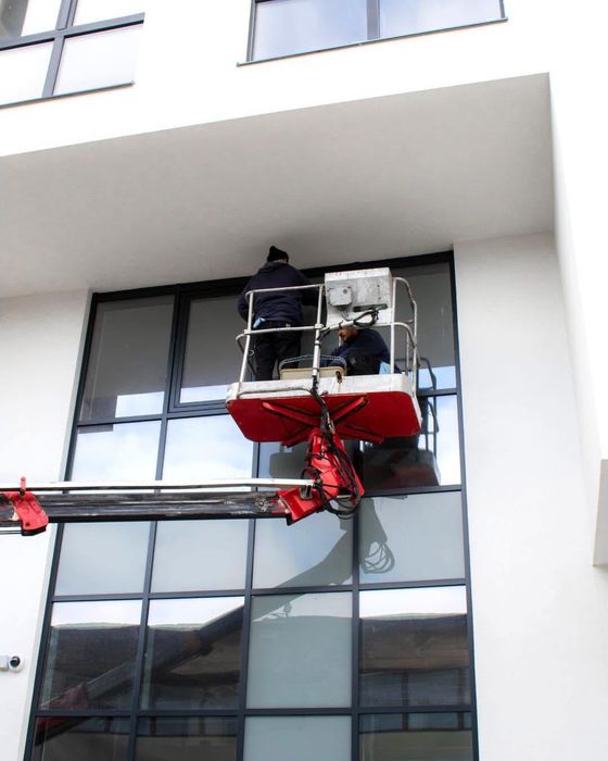 Curățenie profesională scări bloc și birouri | Nova Group Clean