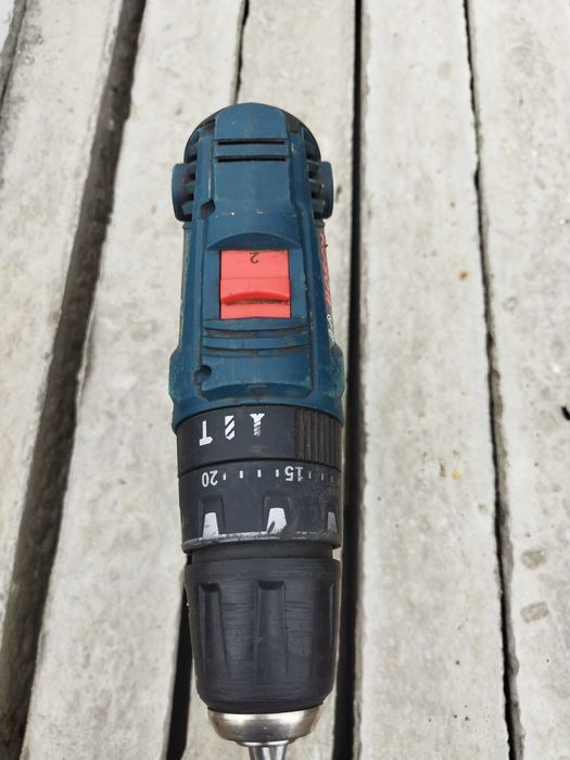 Vînd filetanta bosch cu percuție.