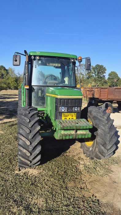 De Vanzare John Deere 6400
