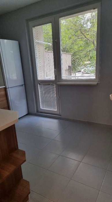 Дава се под наем Тристаен апартамент в София, Младост 2 - 90 кв.м за 816 € - Снимка #2