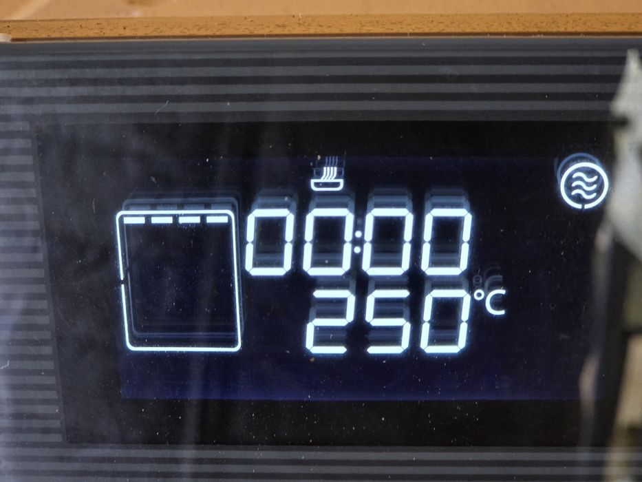 Фурна с интегрирана микровълнова Smeg