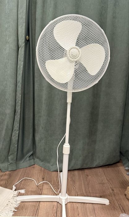 Продам вентилятор проводной Midea