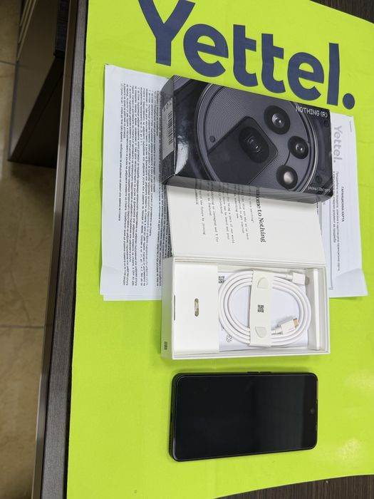 КАТО НОВ 256GB Nothing Phone 3a Pro 5G Гаранция 2028г. Black