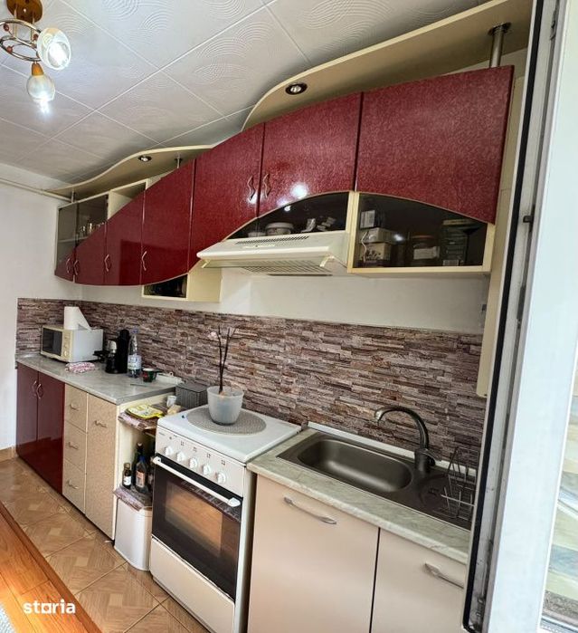 Apartament 3 camere, 53 mp, parter, zona Sasar