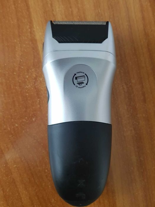 Aparat de ras  BRAUN Series 3 5742- functional-pentru piese