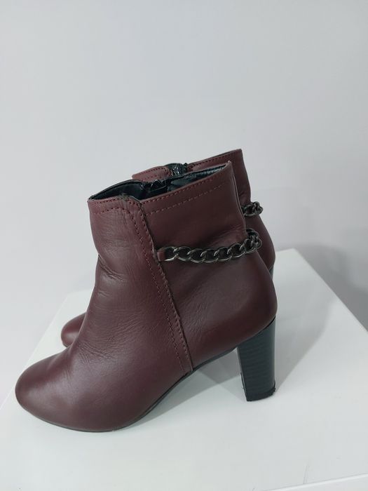 Ghete de damă din piele