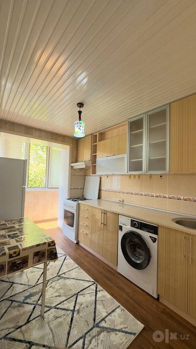 Чиланзар 1 м.Новза Хамза 1/4/4 кирпич 30м²