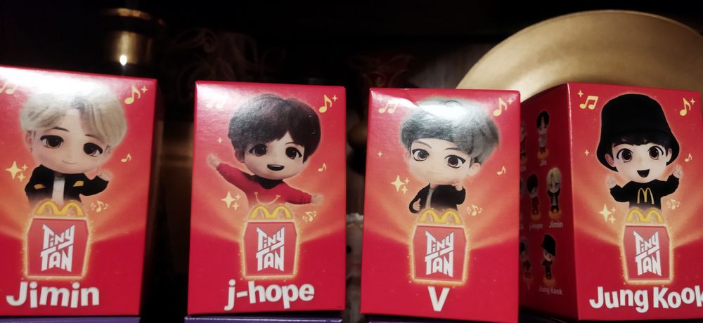 Vând colecție complecta BTS  McDonald's