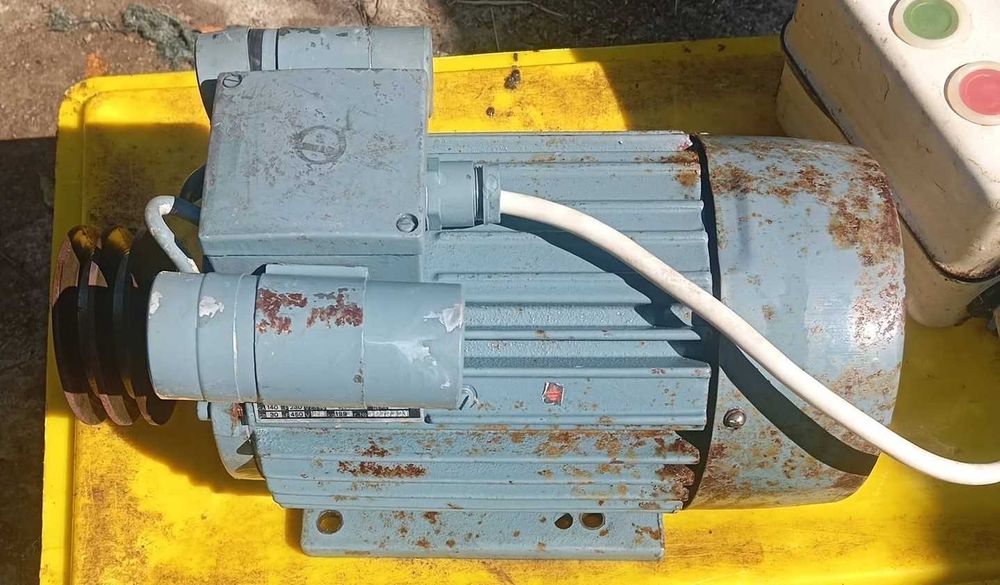 Монофазен електродвигател 2.2kW 2890 оборота , шайба за 2 ремъка