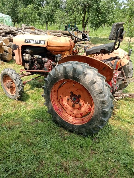 Tractor italian de 30cai cu plug