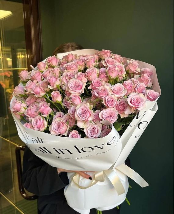 Розы, кустовые розы, пионы.