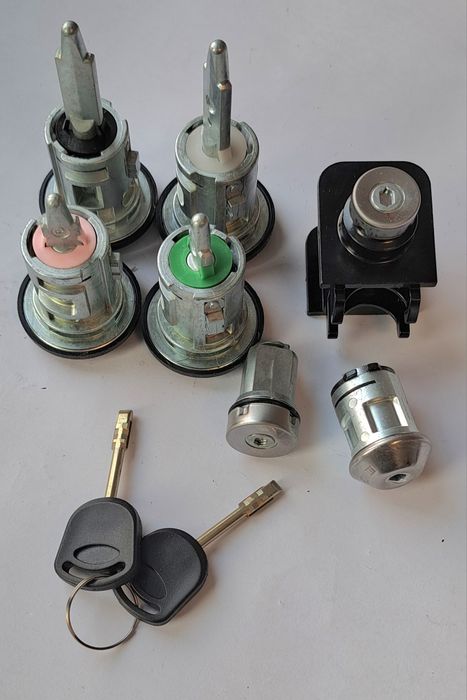 Incuietoare Ford Transit Butuc Yală încuietoare ușă Capota Nouă