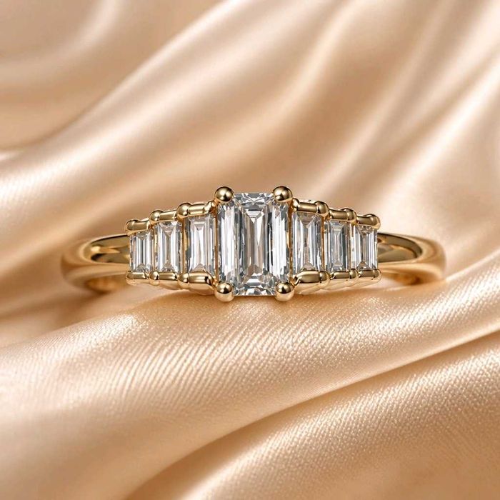 Пръстен с GIA сертифициран естествен диамант Emerald Cut 0.31 ct F VS1 и багетни диаманти 0.30 ct F VS, 14K (585) жълто злато, Общо 0.61 ct диаманти