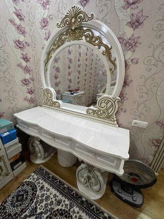 Мебел, спальный гарнитур.