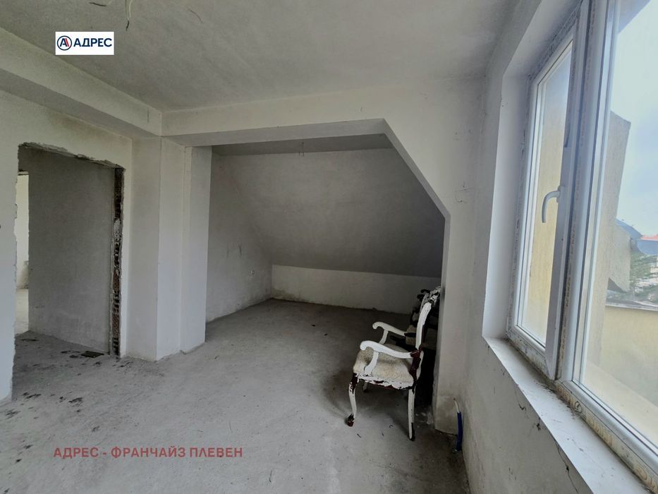 Продава се Тристаен апартамент в Плевен, Идеален център - 110 кв.м за 1500 €/кв.м - Снимка #3