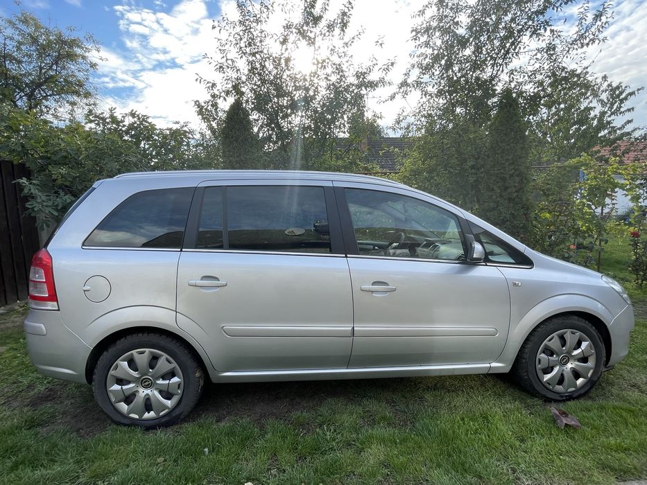 Vând Opel Zafira!