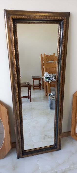 Красиви огледала с рамки от масивна дървесина