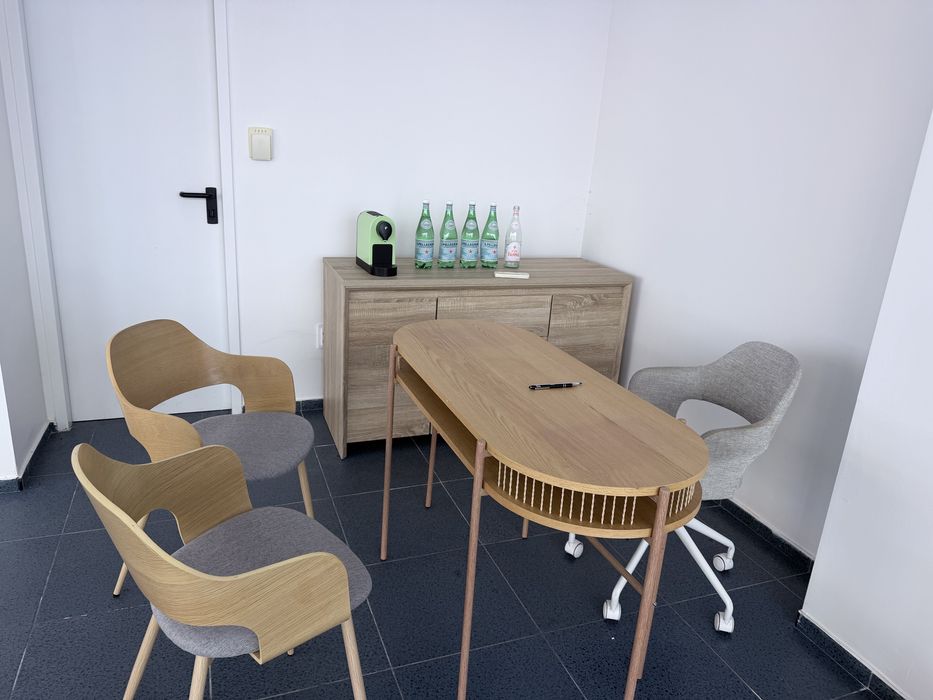 Мебели за офис - трапезна маса и 8 стола за хранене