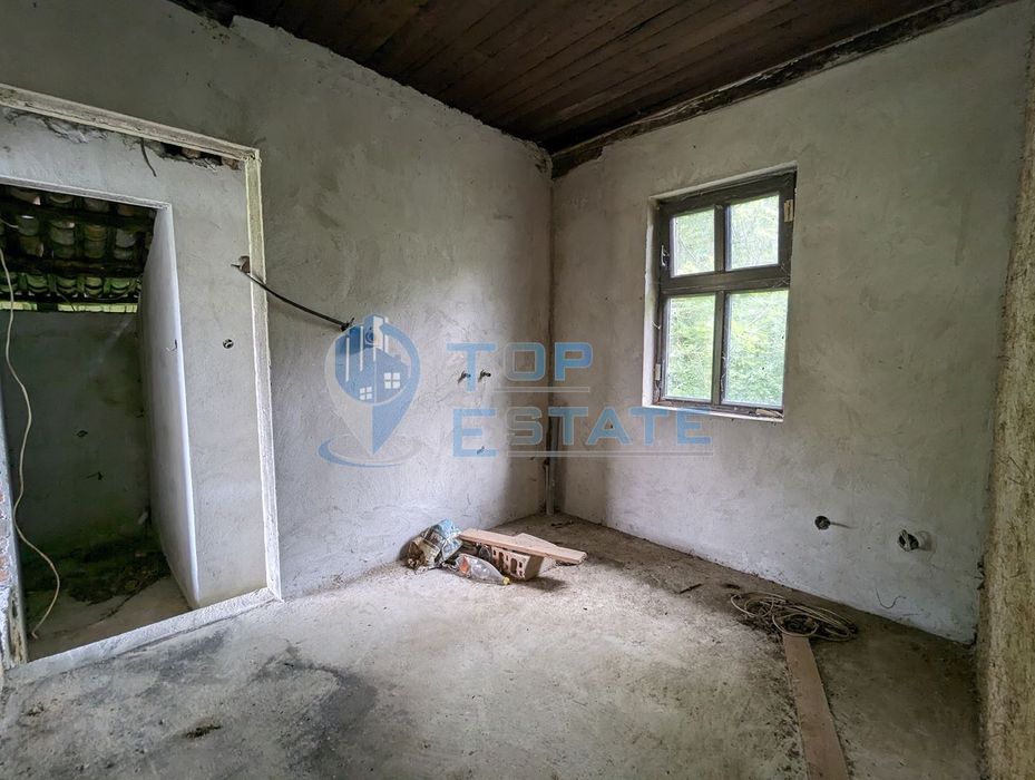 Къща с каменни основи и панорамна гледка в село Миндя