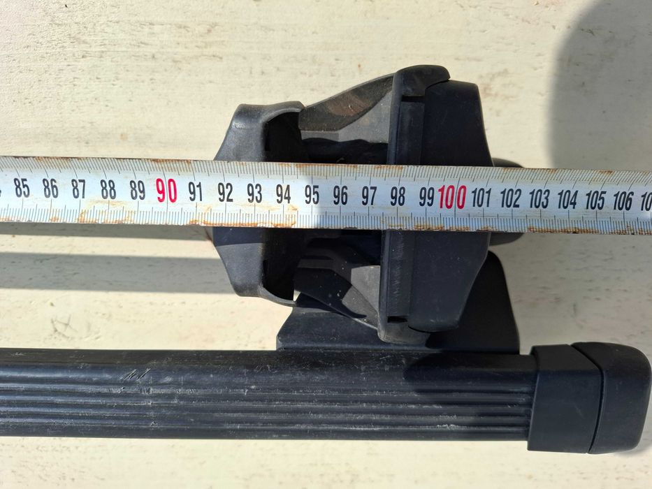 Thule Roofbar (универсален багажник за монтаж на рейлинг)