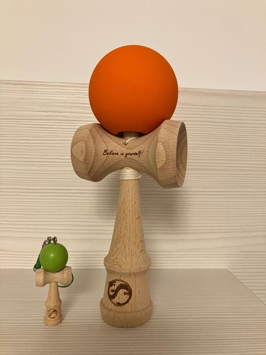 Kendama sticky și cauciucată
