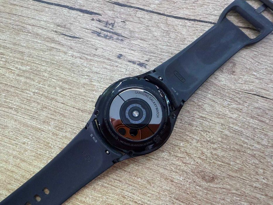Samsung Galaxy Watch4 Black | Bluetooth | Wear OS | Super AMOLED
