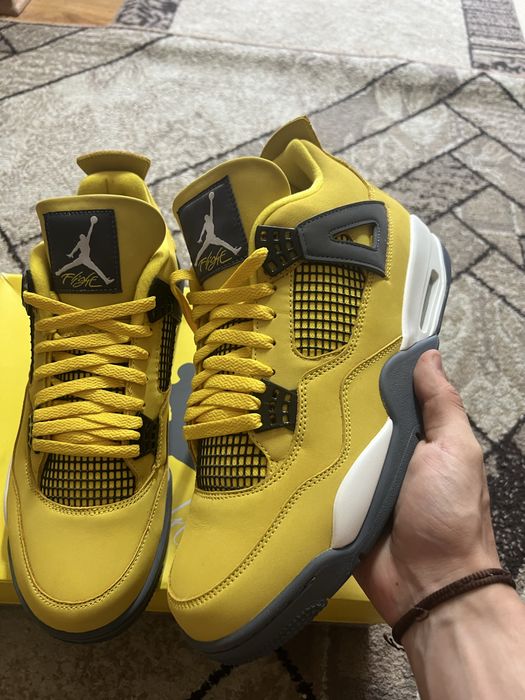 Jordan 4 Lightning