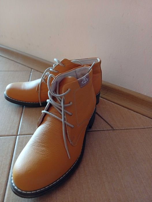 Чисто нови дамски боти